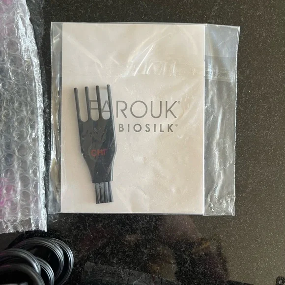 Volumizer 3-in-1 Blowout Brush Hot Pink - Picture 6 of 6